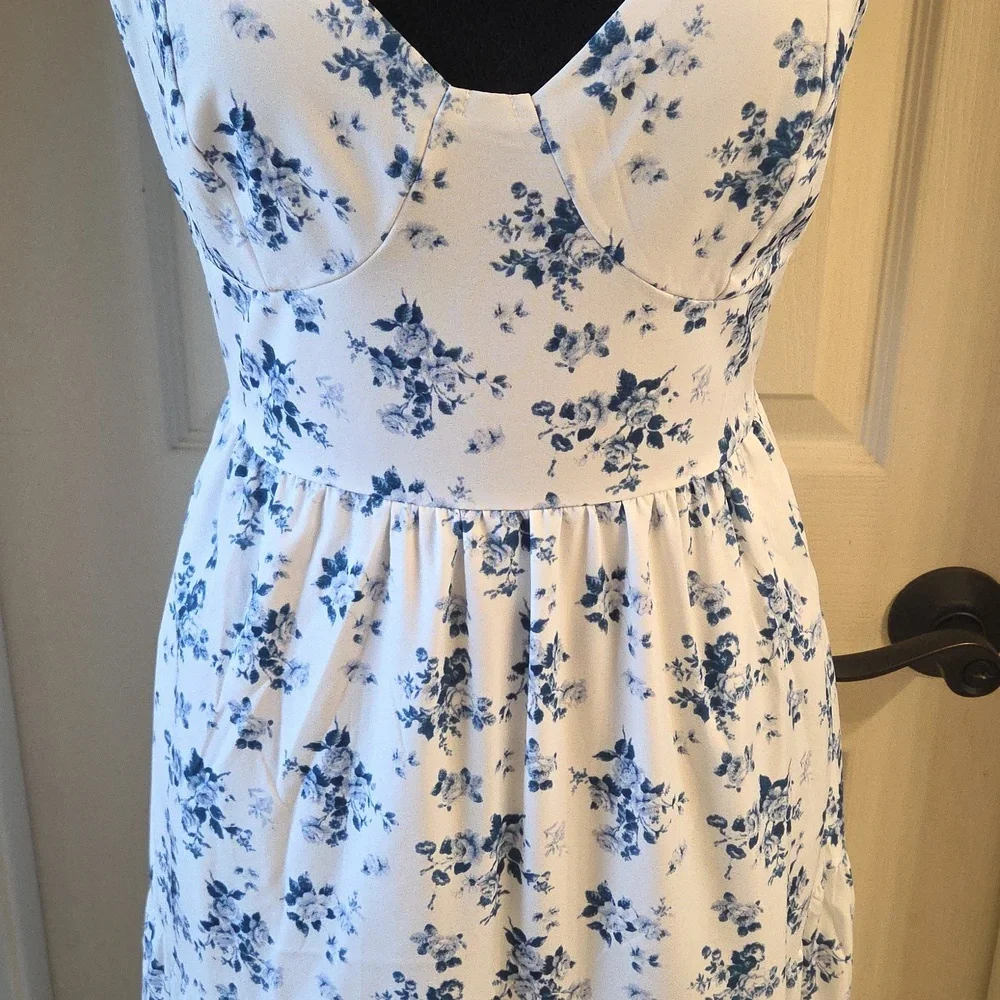 Floral Spaghetti Strap Maxi Dress With Cut Out In Back - Picture 6 of 16